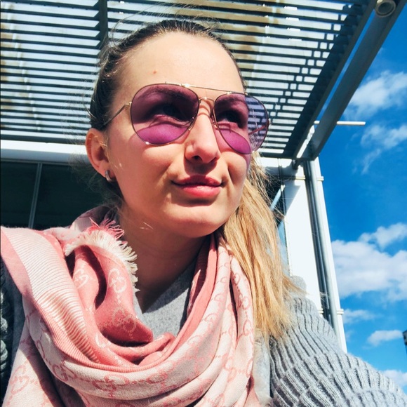 Meet your posher - Picture 2 of 2